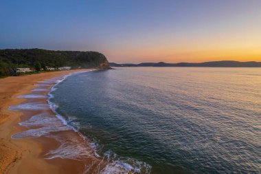 Pearl Sahili 'nde gün doğumu Central Coast, NSW, Avustralya.