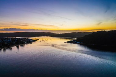 Gündoğumu, Ettalong Sahili 'nde, NSW, Avustralya' da..