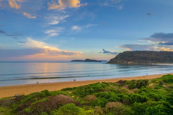 Tramonto Con Nuvole Pioggia Atmosfera Umina Beach Sulla Costa Centrale — Foto Stock