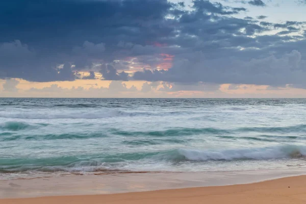 Sunrise Seascape Con Olas Buen Tamaño Macmasters Beach Costa Central — Foto de Stock