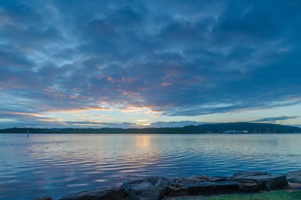 Bewölkte Wasserlandschaft Sonnenaufgang Bei Woy Woy Der Central Coast Nsw — Stockfoto