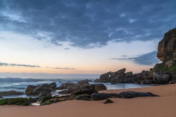 Soluppgång Sjölandskap Med Moln Killcare Beach Central Coast Nsw Australien — Stockfoto