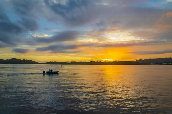 Wasserlandschaft Sonnenaufgang Mit Interessanten Wolkenformationen Bei Woy Woy Der Central — Stockfoto