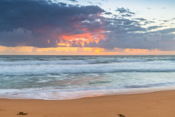 Sunrise Seascape Con Olas Buen Tamaño Macmasters Beach Costa Central — Foto de Stock