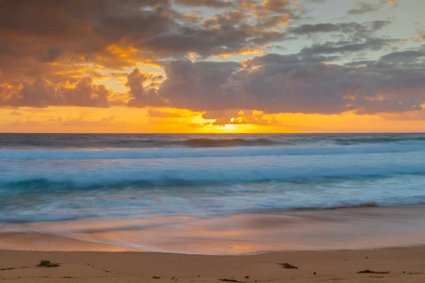 Sunrise Seascape Good Size Waves Macmasters Beach Central Coast Nsw — Stock Photo, Image