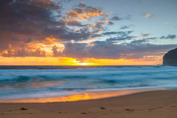 Sunrise Seascape Con Olas Buen Tamaño Macmasters Beach Costa Central — Foto de Stock