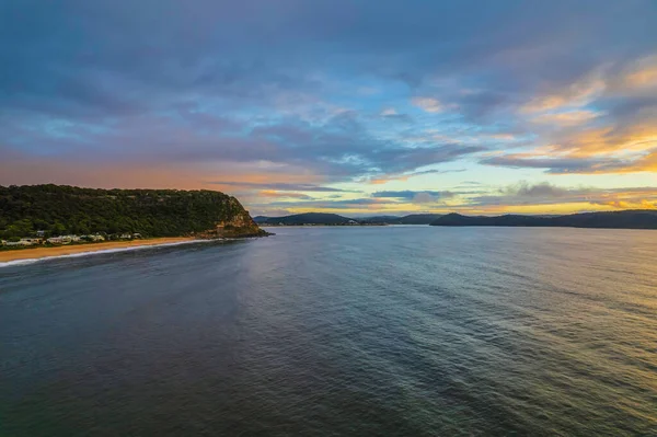 Nube Cubierta Amanecer Con Atmósfera Pearl Beach Costa Central Nsw —  Fotos de Stock