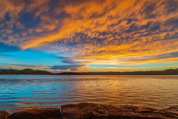 Paisaje Acuático Amanecer Con Cielo Lleno Nubes Woy Woy Costa — Foto de Stock