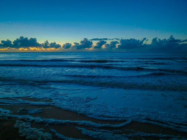 Soluppgång Havsutsikt Med Havsskum Och Molnbank Killcare Beach Central Coast — Stockfoto