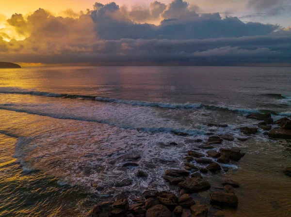 Paisaje Marino Amanecer Con Nubes Lluvia Killcare Beach Costa Central — Foto de Stock