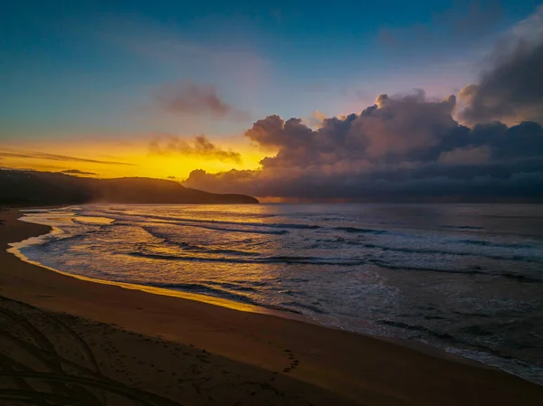 Sonnenaufgang Mit Regenwolken Killcare Beach Der Zentralküste Nsw Australien — Stockfoto