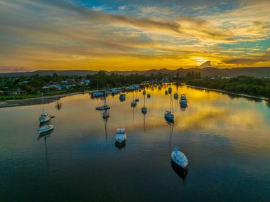 Woy Woy rıhtımında gün batımı Orta Sahilde, NSW, Avustralya.