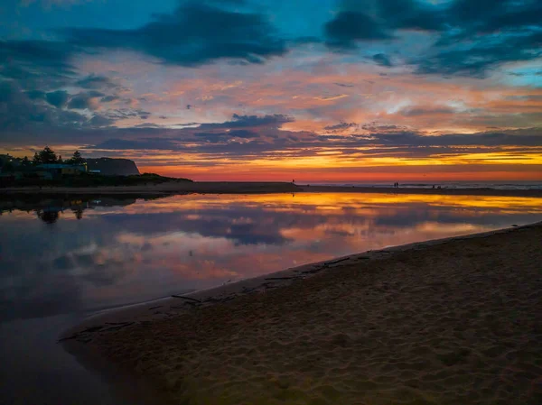 Тени Розового Голубого Восхода Солнца Avoca Lagoon Пляже Avoca Beach — стоковое фото