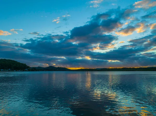 Воздушный Восход Солнца Над Заливом Облаками Уой Уой Центральном Побережье — стоковое фото
