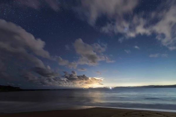 Oscuridad Noche Playa Bajo Cielo Vía Láctea Estrellas Putty Beach — Foto de Stock