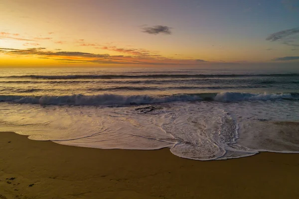 澳大利亚新南威尔士州中部海岸谢利海滩的日出海景 — 图库照片