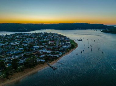 Gündoğumu, Ettalong Sahili 'nde, NSW, Avustralya' da..
