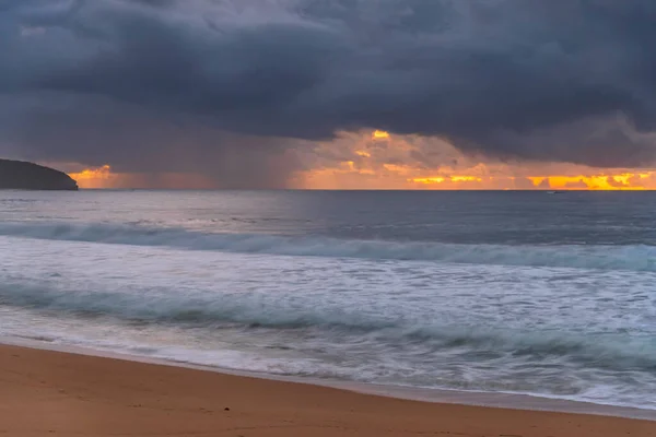 Sunrise Seaside Rain Clouds Killcare Beach Central Coast Nsw Australia — Stockfoto