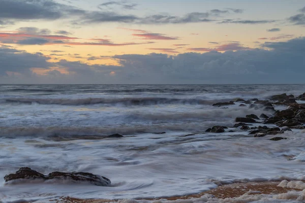 Morze Śródziemne Pianką Morską Plaży Killcare Środkowym Wybrzeżu Nsw Australia — Zdjęcie stockowe
