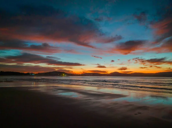 Salida Del Sol Aéreo Playa Con Una Colorida Nube Alta —  Fotos de Stock