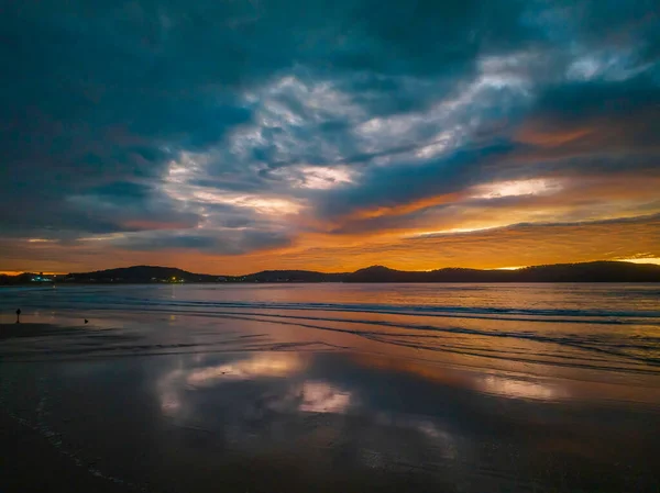 Una Mezcla Nubes Altas Medias Una Pantalla Colorida Para Salida — Foto de Stock