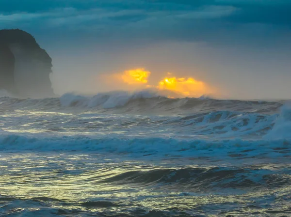 Aerial Sunrise Sea Cape 13Ft Waves Rain Clouds Macmasters Beach — Foto de Stock