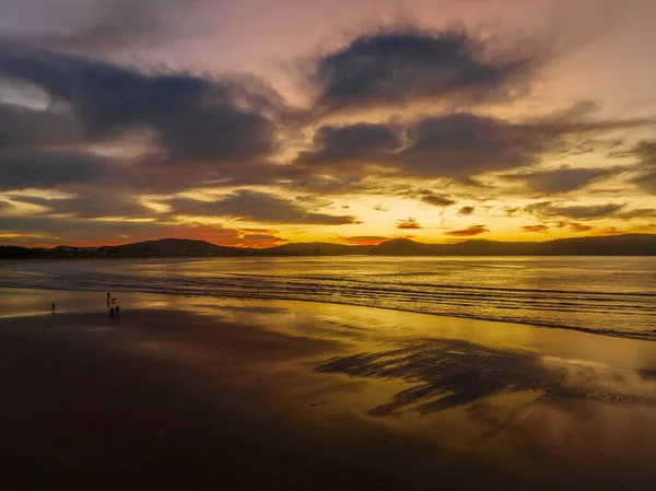 Salida Del Sol Aéreo Playa Con Una Colorida Nube Alta — Foto de Stock