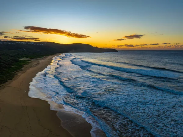 Soluppgång Sjölandskap Med Moln Killcare Beach Central Coast Nsw Australien — Stockfoto