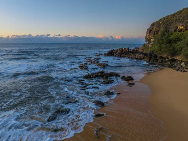 Soluppgång Sjölandskap Med Moln Killcare Beach Central Coast Nsw Australien — Stockfoto