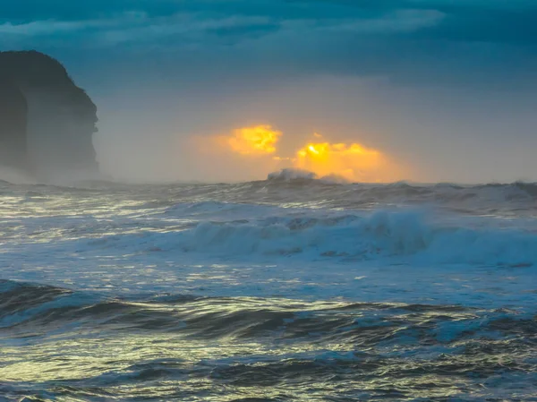 Aerial Sunrise Seascape 13Ft Waves Rain Clouds Macmasters Beach Central — Foto Stock