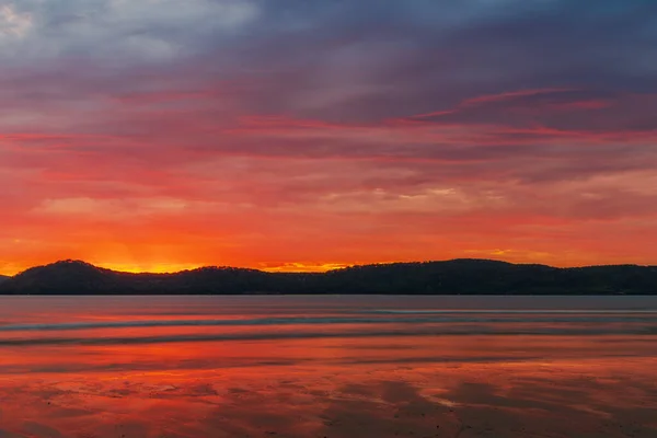 Sunrise Beach Colourful High Cloud Filled Sky Flat Surf Umina — Stock Photo, Image