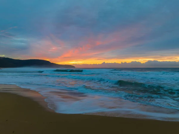 Sunrise Seascape Colourful Cloud Covered Sky Killcare Beach Central Coast — Stock Photo, Image