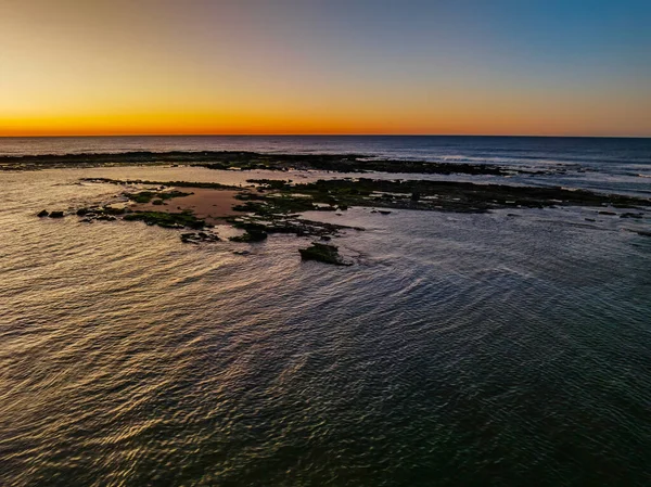 Сонячний Схід Пляжі Чисте Небо Затоці Тувун Центральному Узбережжі Nsw — стокове фото