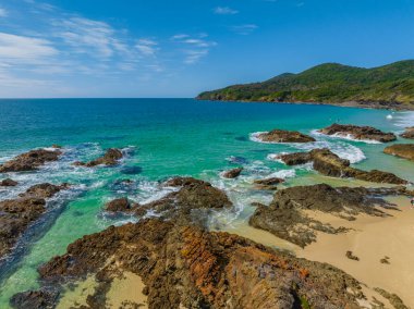 Forster-Tuncurry, NSW, Avustralya 'daki Barrington sahilindeki Burgess Sahili' nde gündüz deniz manzarası.