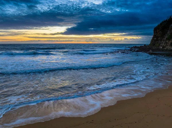 Nascer Sol Aéreo Beira Mar Com Nuvens Ondas Macmasters Beach — Fotografia de Stock