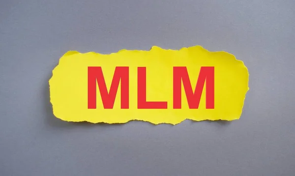 Mlm Multi Level Marketing Texto Escrito Papel Amarelo Rasgado Conceito — Fotografia de Stock