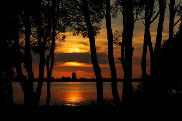 Panorama při západu slunce jezero — Stock fotografie