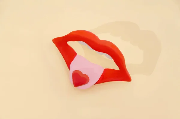 Wide Open Mouth Bright Red Lips Red Heart Shaped Chocolate — Foto Stock