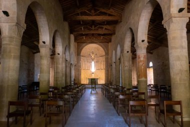 Küçük ortaçağ kasabası San Gimignano, Toskana yakınlarındaki Bose Manastırı.