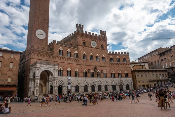 Güzel Palazzo Pubblico ve Torre del Mangia Piazza del Campo, Siena, İtalya