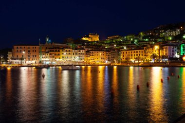 Porto Santo Stefano 'nun küçük romantik kasabası Monte Argentario, Toskana, İtalya