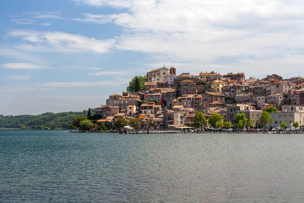 Talya Lazio Bracciano Gölü Ndeki Anguillara Sabazia Kasabasının Manzarası Stok Fotoğraf