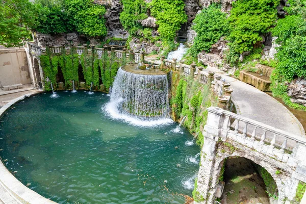 Villa d 'Este, Tivoli, Lazio' daki büyük parktaki muhteşem çeşmeler.