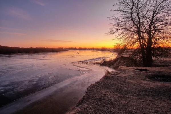 Amanecer Frío Sobre Río —  Fotos de Stock