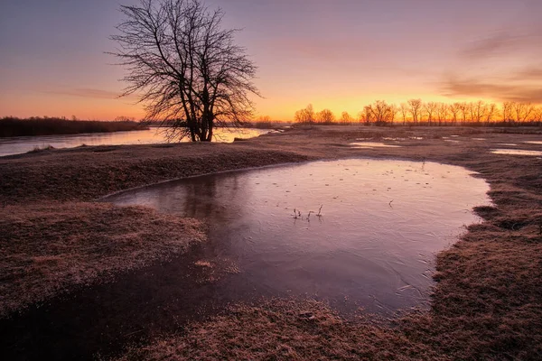 Amanecer Frío Sobre Río —  Fotos de Stock