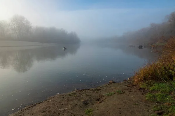 Herbstlicher Nebliger Morgen Fluss — Stockfoto