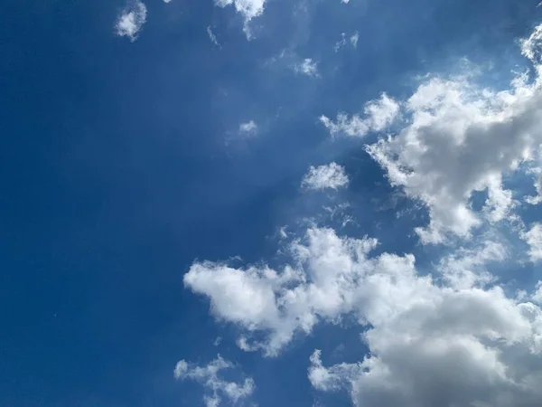 Білі Хмари Фоні Блакитного Неба Ep170 — стокове фото