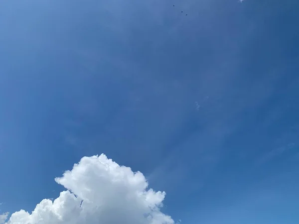 Ясное Голубое Небо Горизонтальном Фоне — стоковое фото