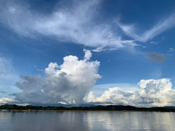 Natural Riverside View Blue Sky — стоковое фото