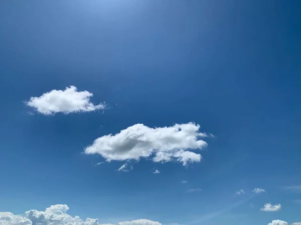 Fluffly Cloud Blue Sky Background — Stockfoto